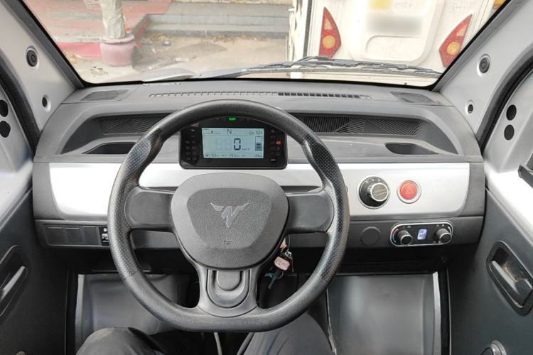 Used Neomor D02 2023 120km Flatbed Comfort Version Center Console