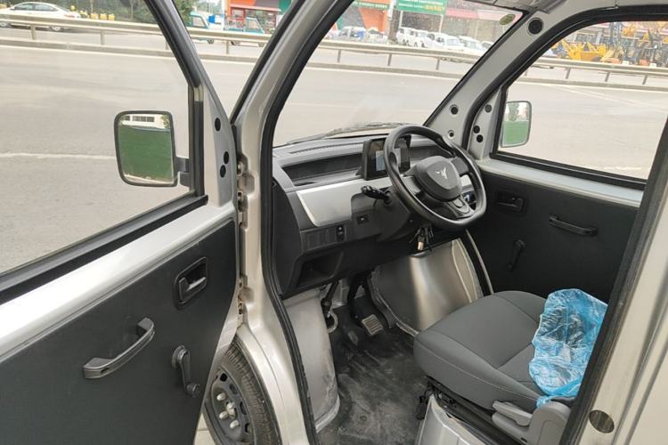 Used Neomor D02 2023 120km Van Comfort Version Driver Seat