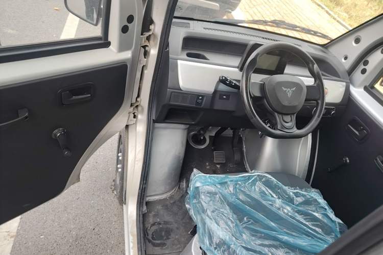 Used Neomor D02 2023 120km Flatbed Comfort Version Driver Seat