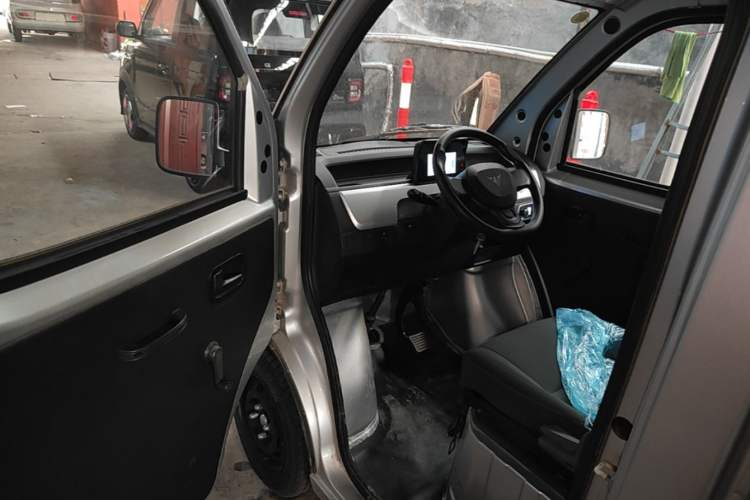 Used Neomor D02 2023 120km Van Comfort Version Driver Seat