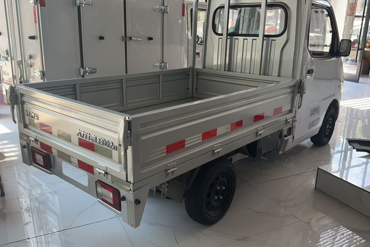 Used Neomor D02 2023 120km Standard Cab Version Exterior 3
