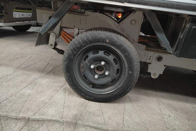 Used Neomor D02 2023 120km Van Comfort Version Exterior 5