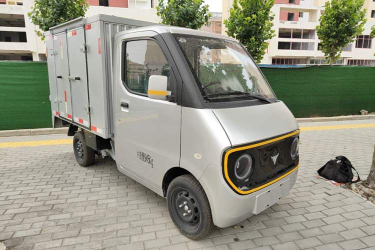 Used Neomor D02 2023 120km Van Comfort Version Front Right 45 Deg
