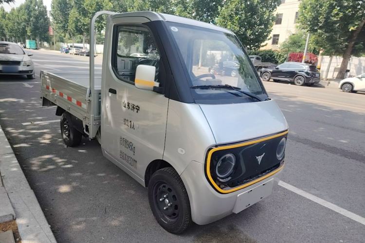 Used Neomor D02 2023 120km Flatbed Comfort Version Front Right 45 Deg