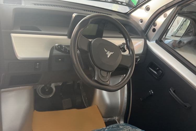Used Neomor D02 2023 120km Standard Cab Version Interior 3