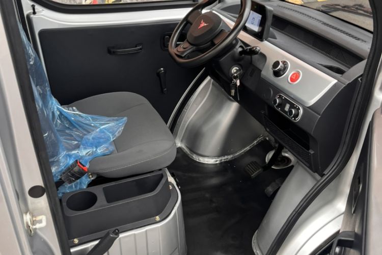 Used Neomor D02 2023 120km Van Comfort Version Interior 3