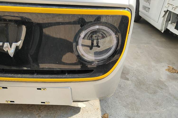 Used Neomor D02 2023 120km Flatbed Comfort Version Left Front Headlight