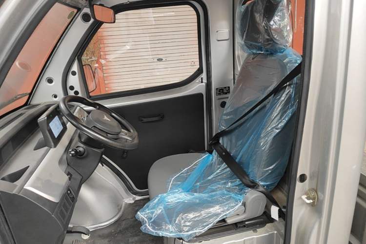 Used Neomor D02 2023 120km Flatbed Comfort Version Left Front Seat