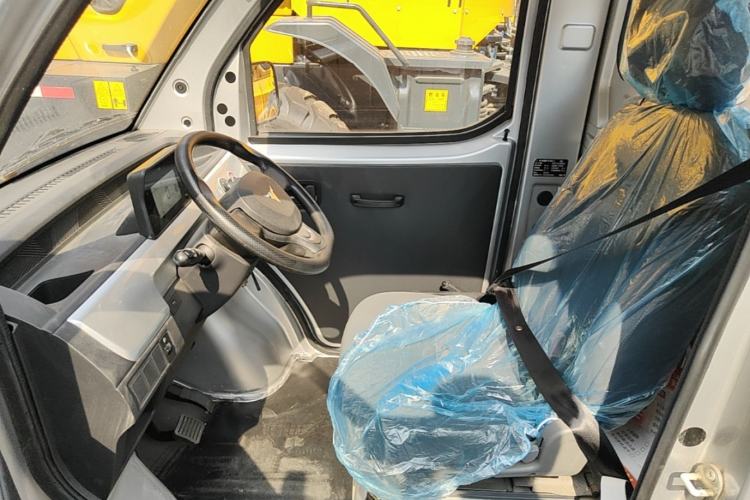 Used Neomor D02 2023 120km Flatbed Comfort Version Left Front Seat
