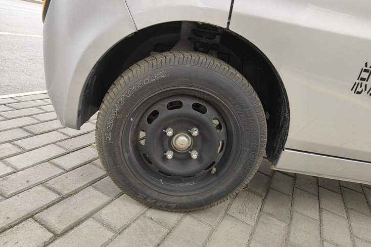 Used Neomor D02 2023 120km Van Comfort Version Left Front Wheel Hub