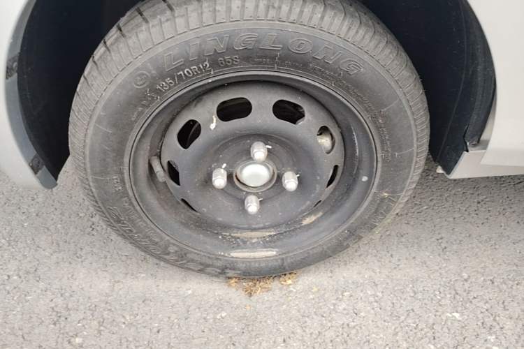 Used Neomor D02 2023 120km Van Comfort Version Left Front Wheel Hub