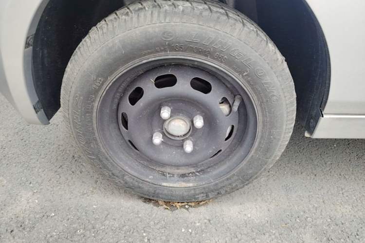 Used Neomor D02 2023 120km Van Comfort Version Left Front Wheel Hub