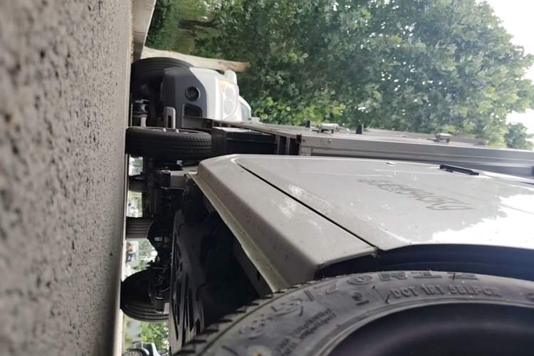 Used Neomor D02 2023 120km Van Comfort Version Right Side Sill
