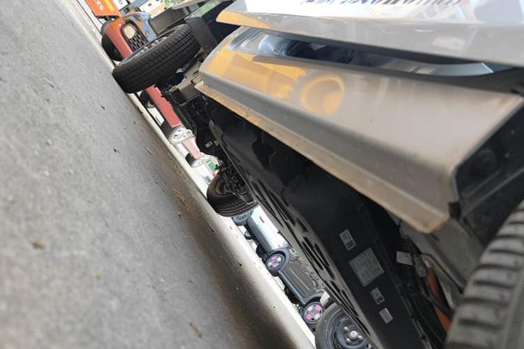 Used Neomor D02 2023 120km Flatbed Comfort Version Right Side Sill