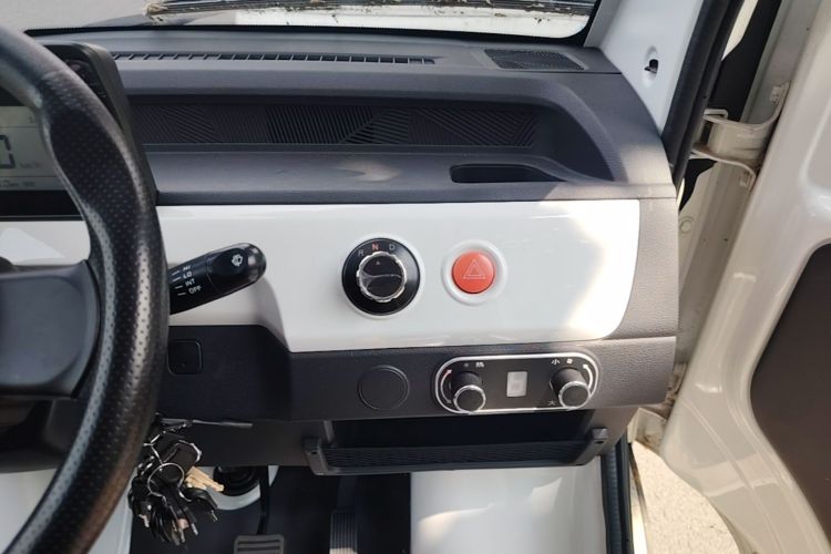 Used Neomor D02 2023 120km Flatbed Comfort Version Audio And AC Panel