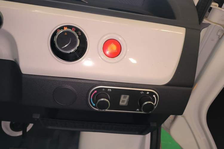 Used Neomor D02 2023 120km Van Comfort Version Audio And AC Panel