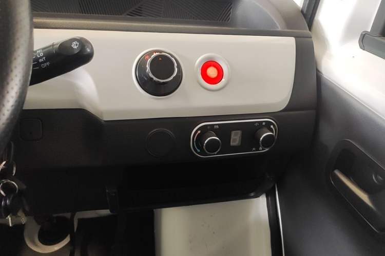 Used Neomor D02 2023 120km Van Comfort Version Audio And AC Panel