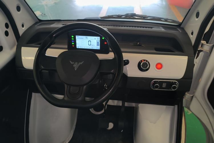 Used Neomor D02 2023 120km Van Comfort Version Center Console