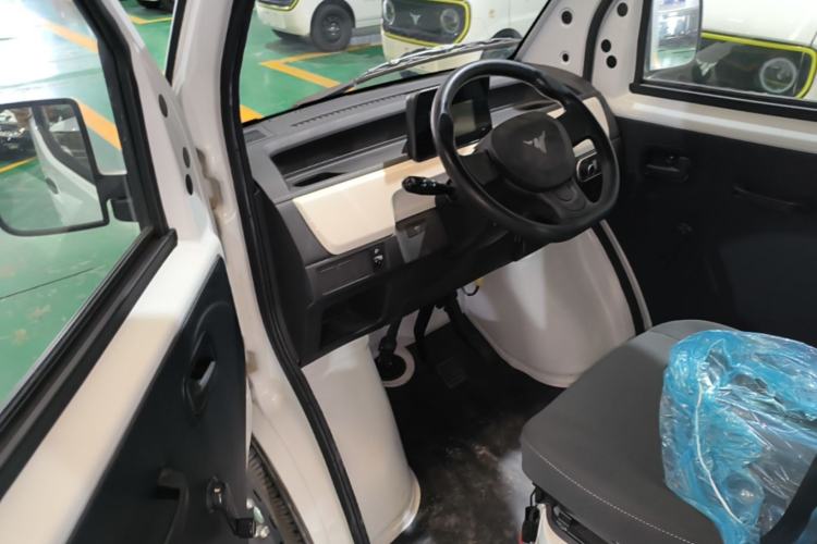 Used Neomor D02 2023 120km Flatbed Comfort Version Driver Seat