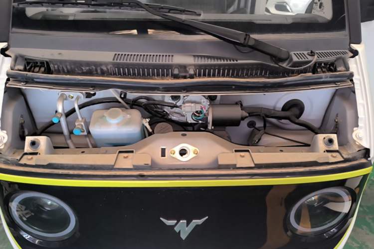 Used Neomor D02 2023 120km Van Comfort Version Engine Bay