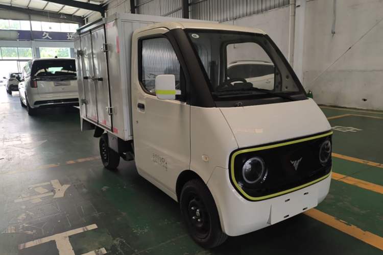 Used Neomor D02 2023 120km Van Comfort Version Exterior 1
