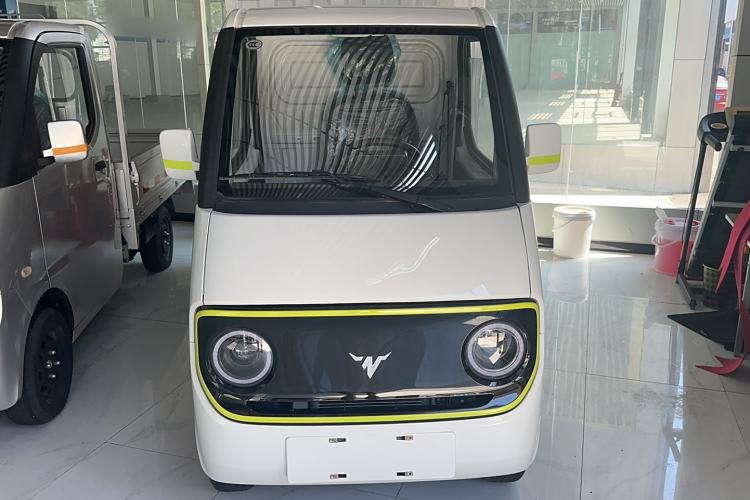 Used Neomor D02 2023 120km Van Standard Version Exterior 1