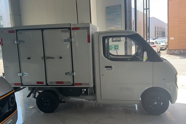 Used Neomor D02 2023 120km Van Standard Version Exterior 2