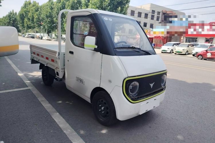 Used Neomor D02 2023 120km Flatbed Comfort Version Front Right 45 Deg