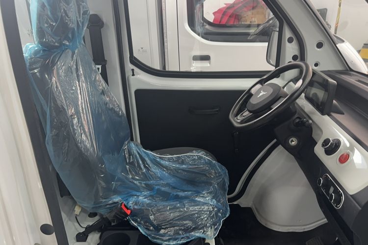 Used Neomor D02 2023 120km Flatbed Comfort Version Interior 1