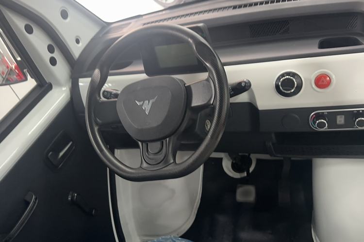 Used Neomor D02 2023 120km Flatbed Comfort Version Interior 2