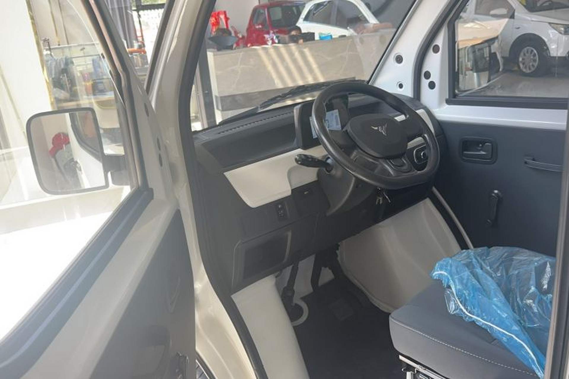 Used Neomor D02 2023 120km Van Standard Version Interior 2