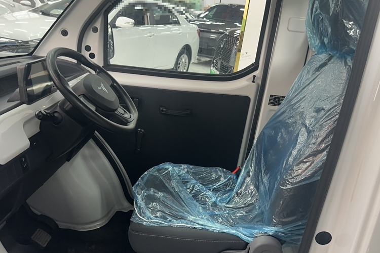 Used Neomor D02 2023 120km Flatbed Comfort Version Interior 3