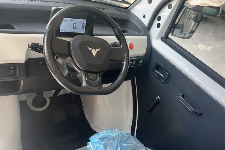 Used Neomor D02 2023 120km Van Standard Version Interior 3