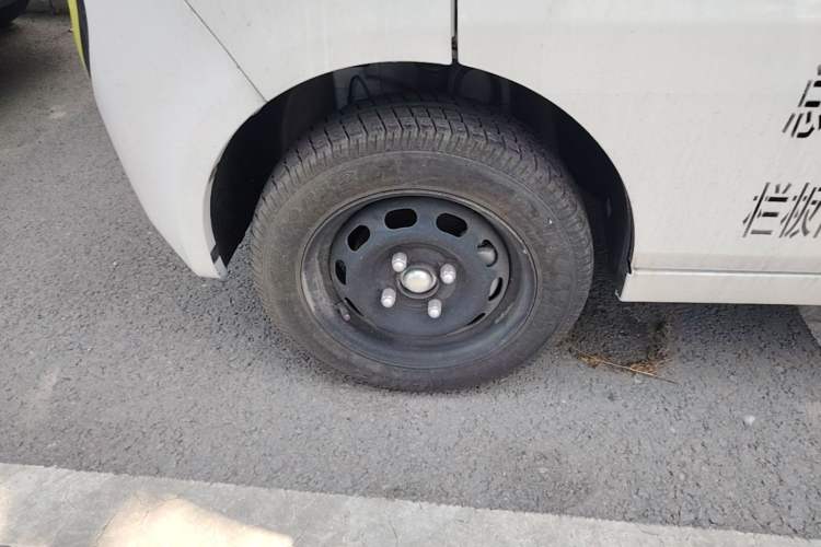 Used Neomor D02 2023 120km Flatbed Comfort Version Left Front Wheel Hub