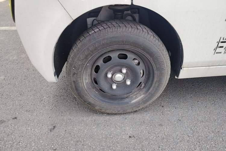 Used Neomor D02 2023 120km Flatbed Comfort Version Left Front Wheel Hub
