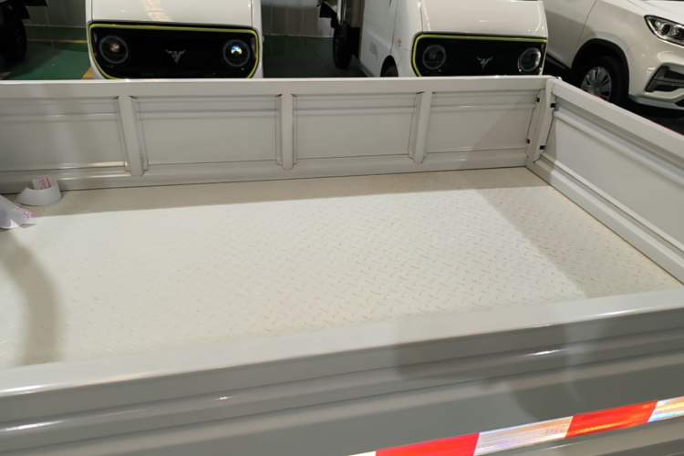 Used Neomor D02 2023 120km Flatbed Comfort Version Left Rear Seat