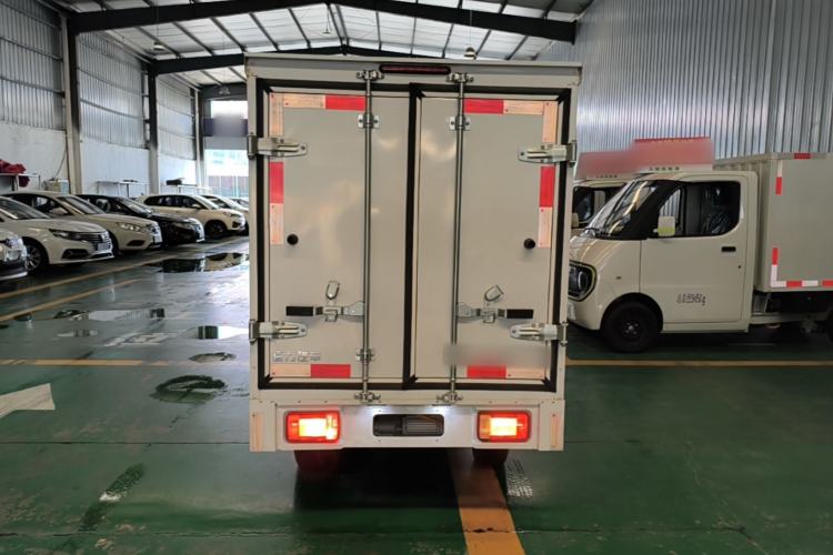 Used Neomor D02 2023 120km Van Comfort Version Rear