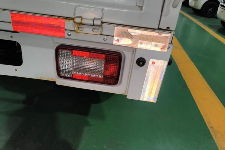 Used Neomor D02 2023 120km Flatbed Comfort Version Right Rear Taillight