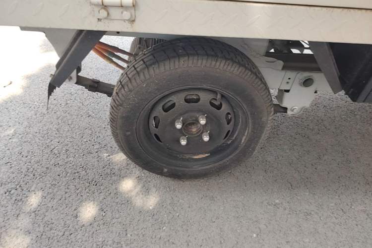 Used Neomor D02 2023 120km Flatbed Comfort Version Right Rear Wheel Hub