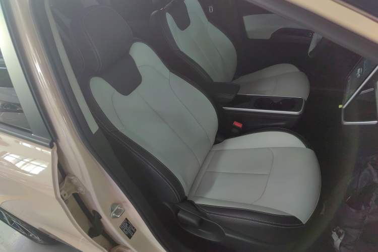 Used NETA AYA 2023 401 Right Front Seat