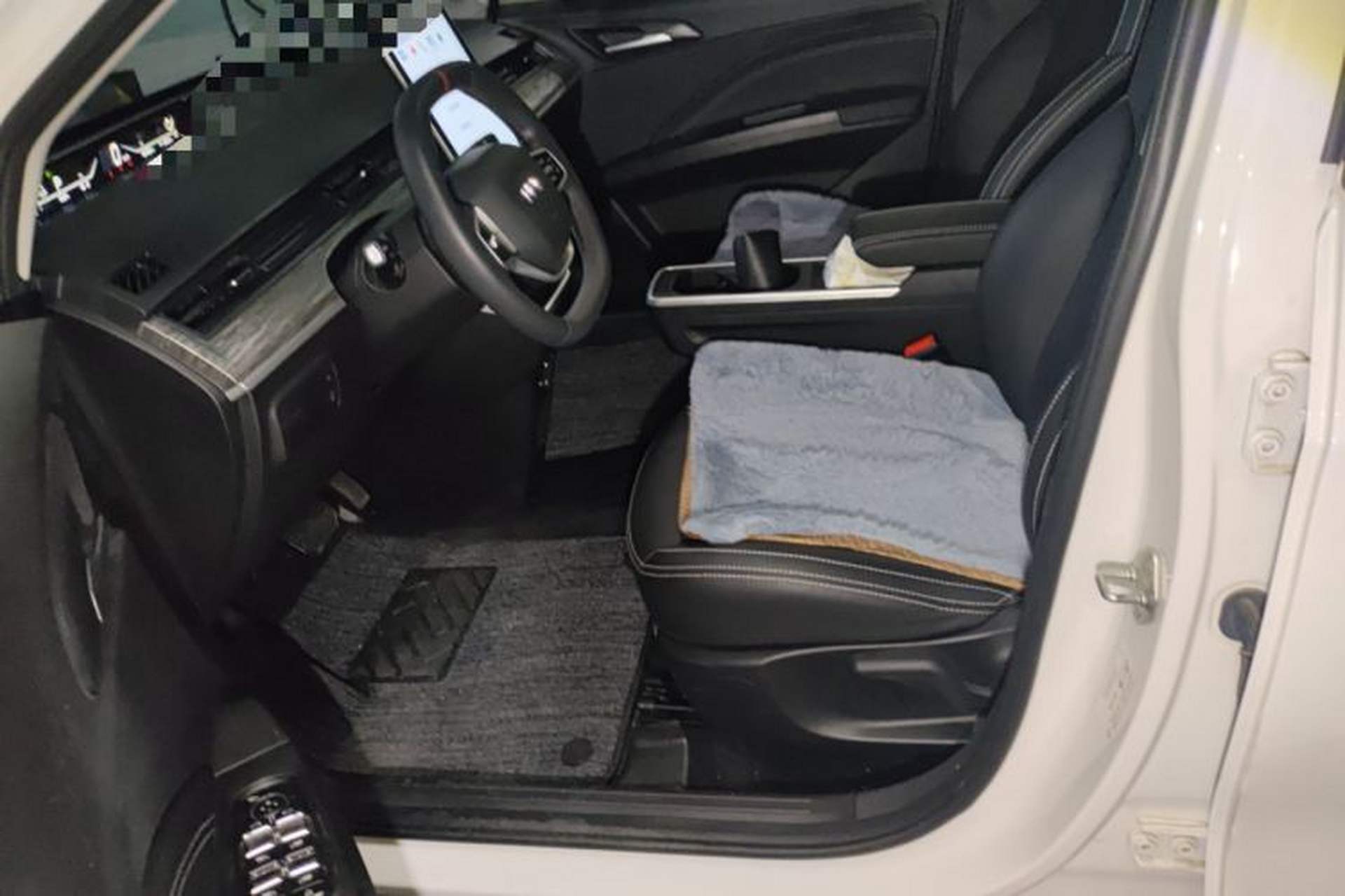 Used NETA AYA 2023 401 Lite Left Front Seat
