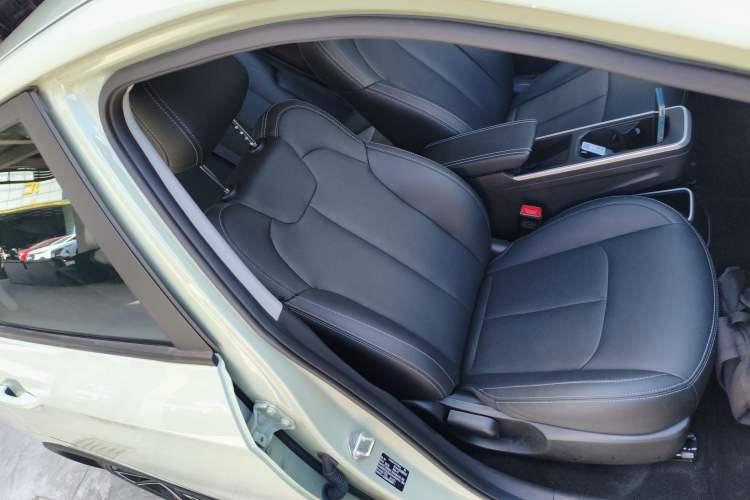 Used NETA AYA 2023 401 Right Front Seat