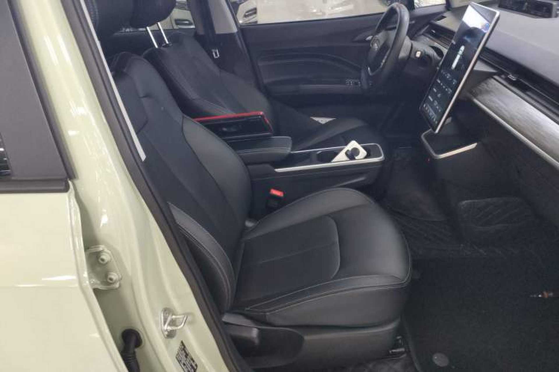 Used NETA AYA 2023 401 Right Front Seat