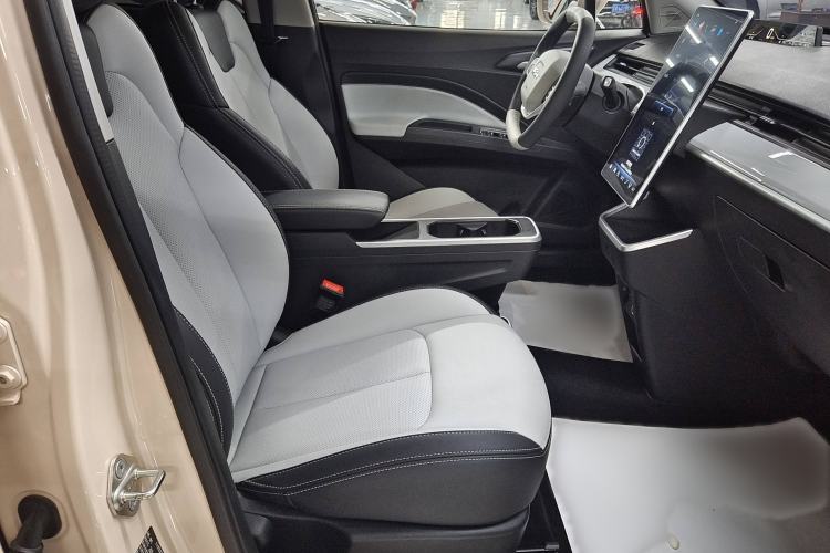 Used NETA AYA 2023 Revised Version 401 Lite Interior 2