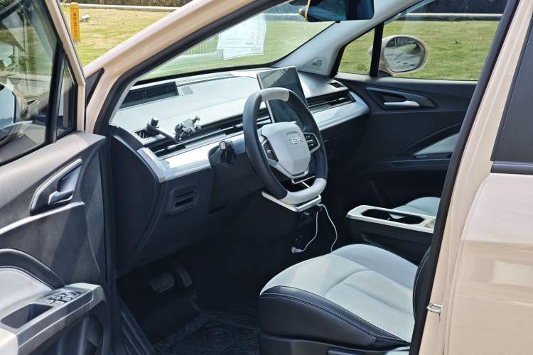 Used NETA AYA 2023 401 Lite Interior 4