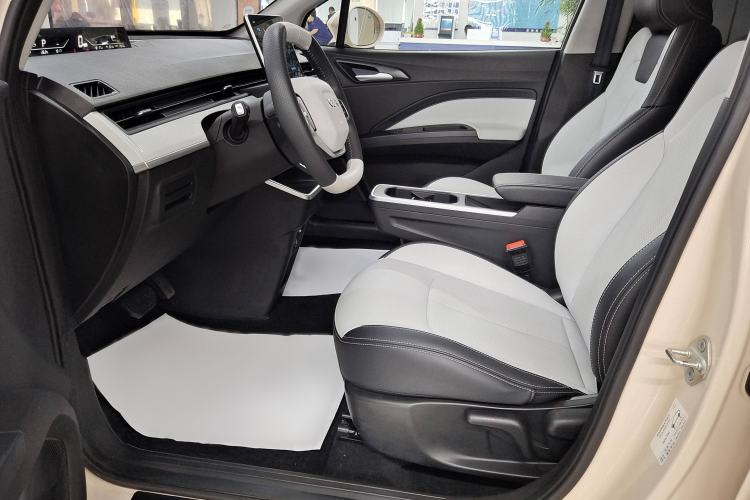 Used NETA AYA 2023 Revised Version 401 Lite Interior 8