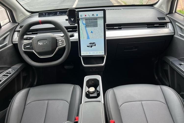 Used NETA AYA 2023 Revised Version 401 Lite Interior 2
