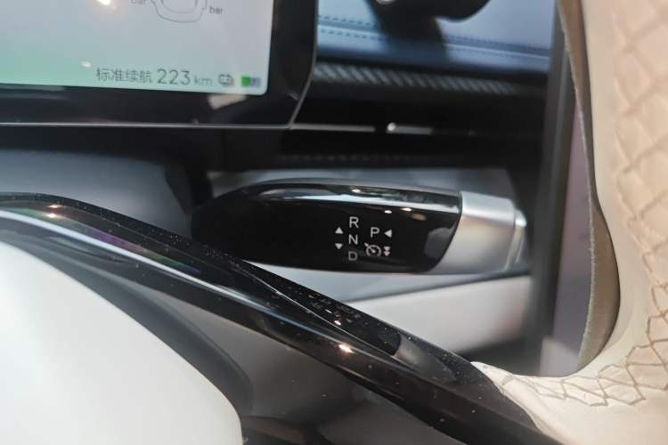 Used NETA GT 2023 580 AWD Sport Edition Gear Lever