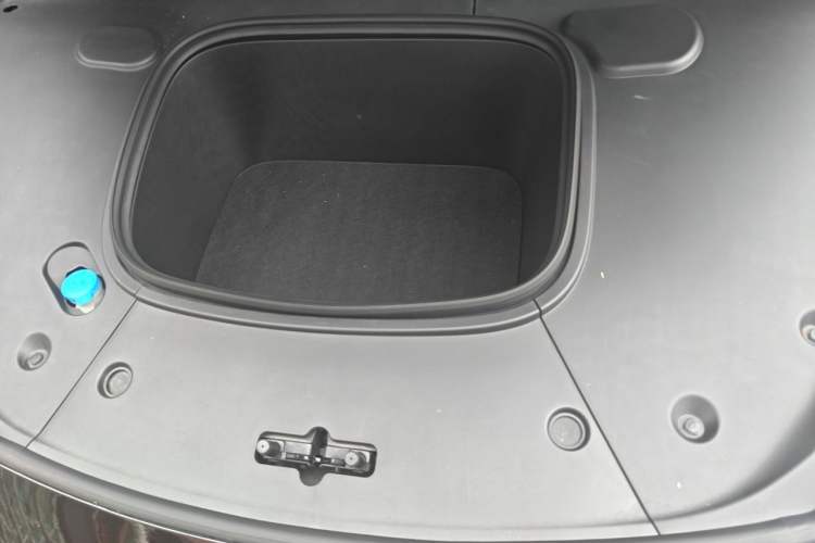 Used NETA GT 2023 560 Engine Bay