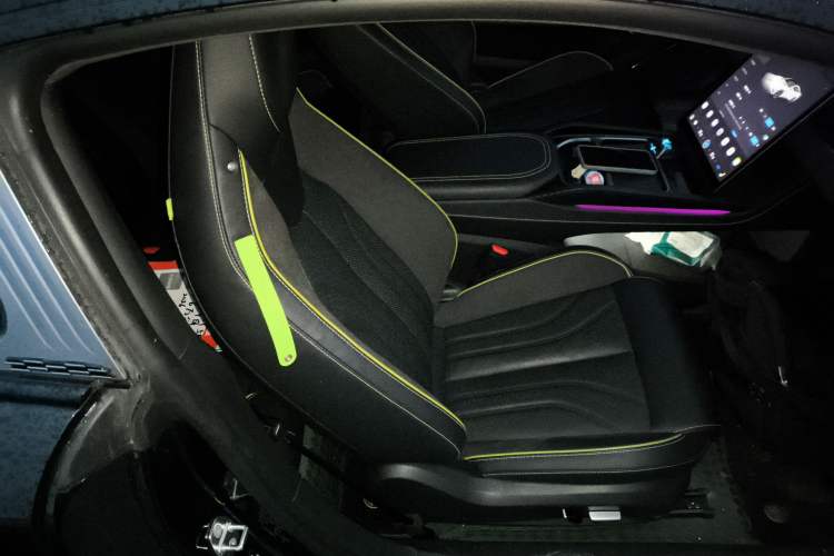 Used NETA GT 2023 580 AWD Right Front Seat